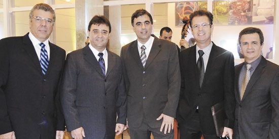 Médicos Unimed-Regional:  Carlos Waldemar Motta Caleiro, Elson Rodrigues, Otto Barbosa Jr, Marco Aurélio Dainese e Fernando César Raymundo